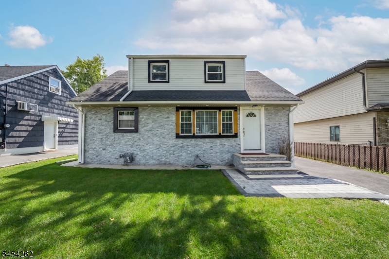 5 Briar Ln Property Photo 1