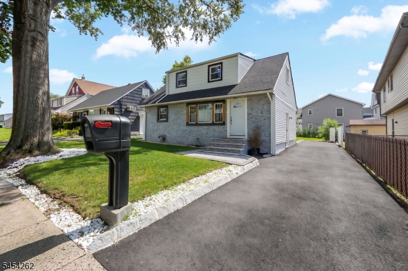5 Briar Ln Property Photo 2