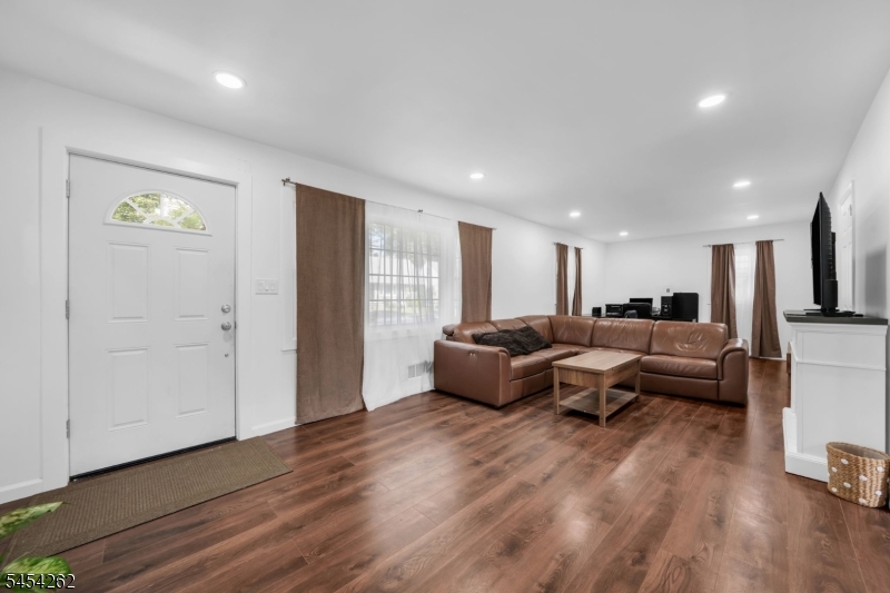 5 Briar Ln Property Photo 5