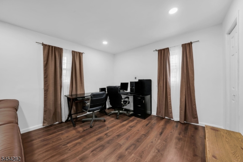 5 Briar Ln Property Photo 6