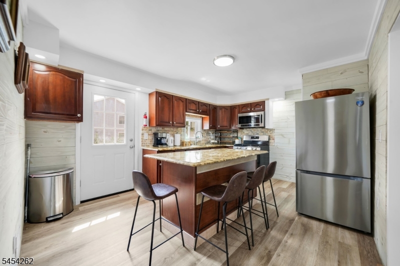 5 Briar Ln Property Photo 8