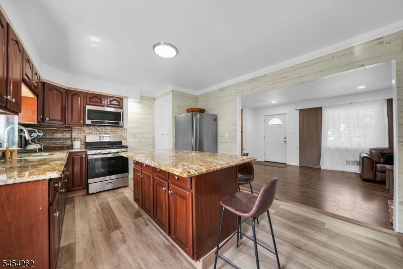 5 Briar Ln Property Photo 9