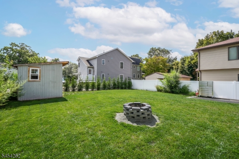 5 Briar Ln Property Photo 26