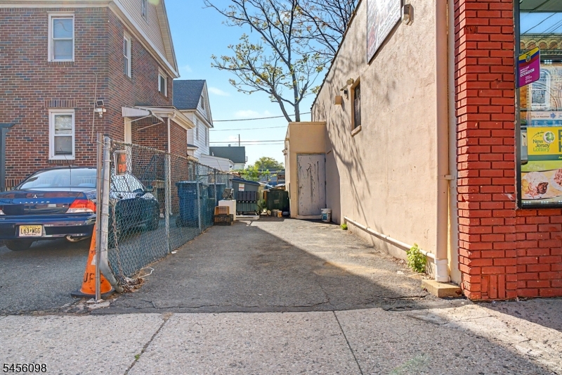 37 Fair St Property Photo 2