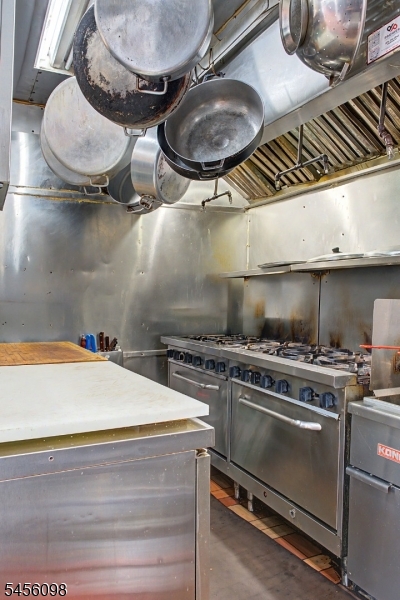 37 Fair St Property Photo 4