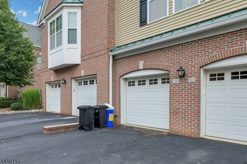 906 River Pl Property Photo 2