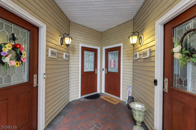 906 River Pl Property Photo 3