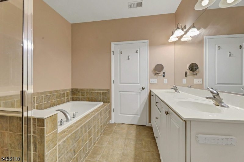 906 River Pl Property Photo 24