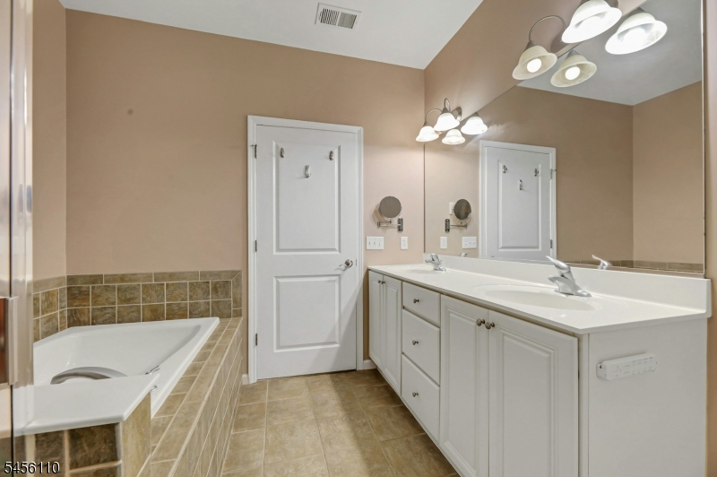 906 River Pl Property Photo 27