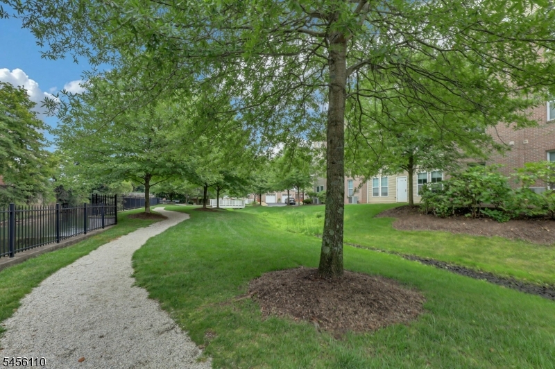 906 River Pl Property Photo 35