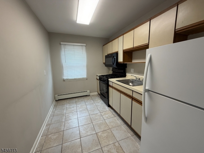 54 Knox Ter 1b Property Photo 3