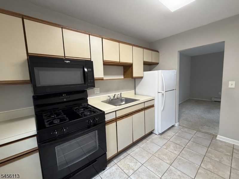 54 Knox Ter 1b Property Photo 4