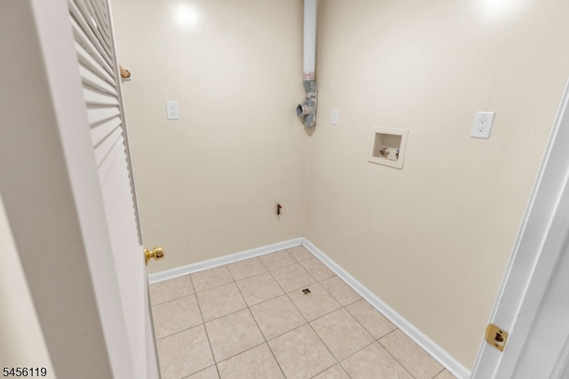 13 Lisa Ct 2 Property Photo 7