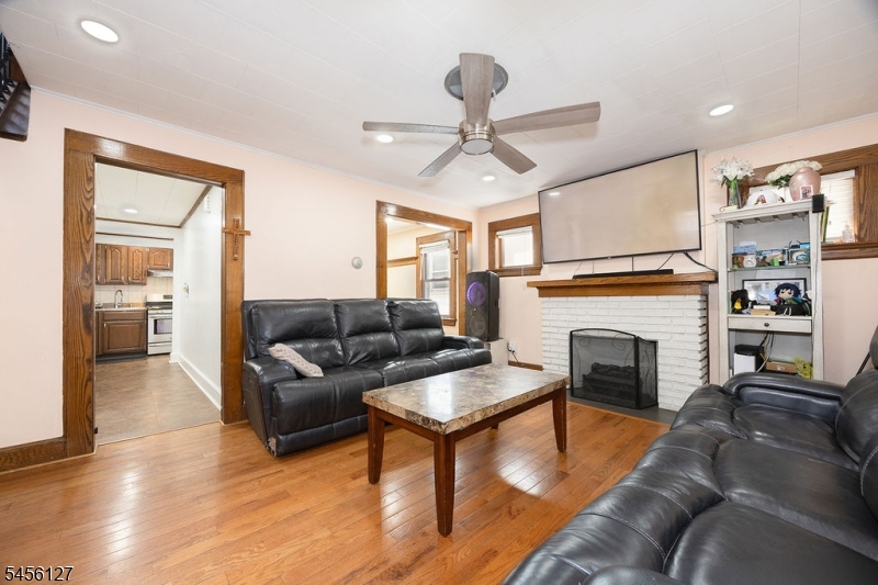 420 Dewitt Ave Property Photo 3