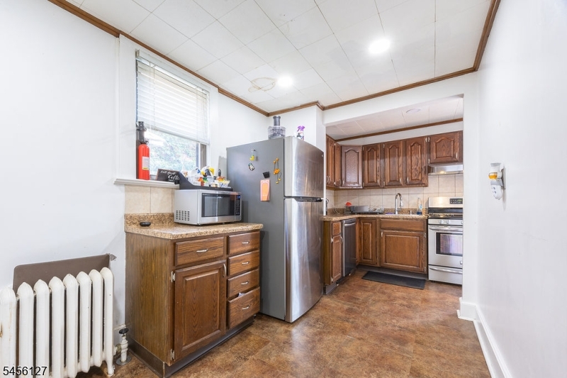 420 Dewitt Ave Property Photo 4