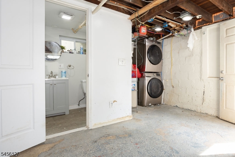 420 Dewitt Ave Property Photo 13