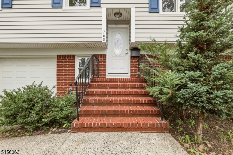 760 Harrison Ave Property Photo 4