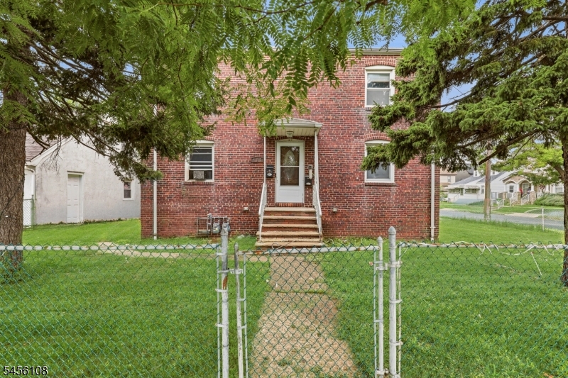 417 Adams St Property Photo 2