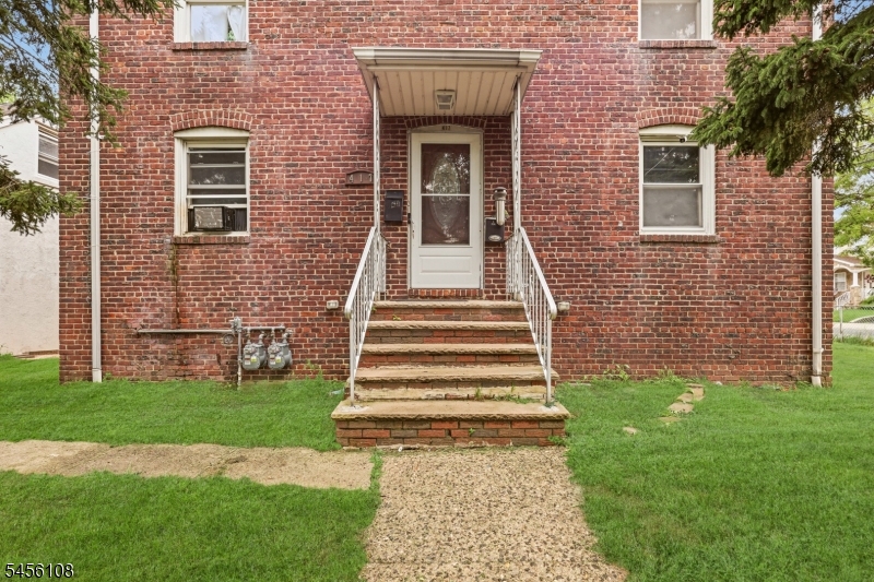 417 Adams St Property Photo 6