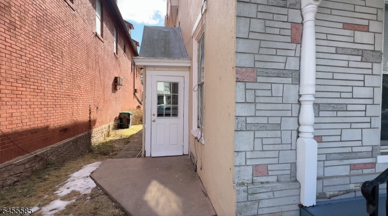 40 Bridge St A Property Photo 2