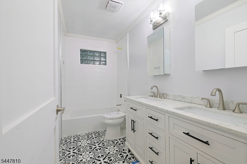 13 Maine St Property Photo 9
