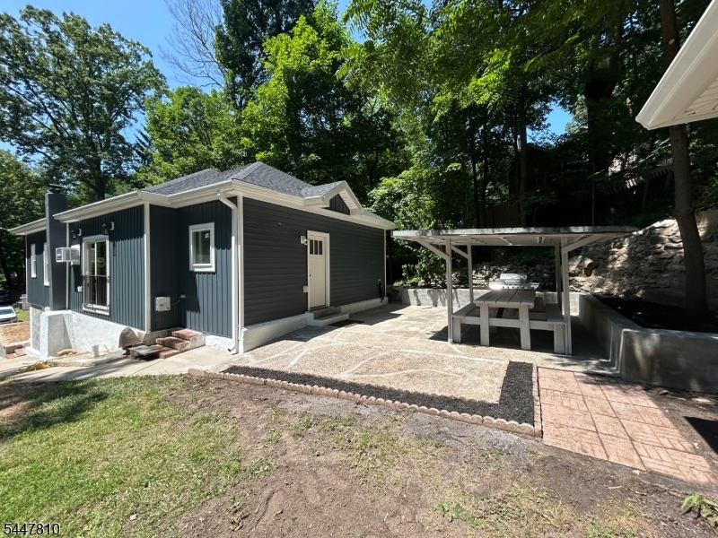 13 Maine St Property Photo 16