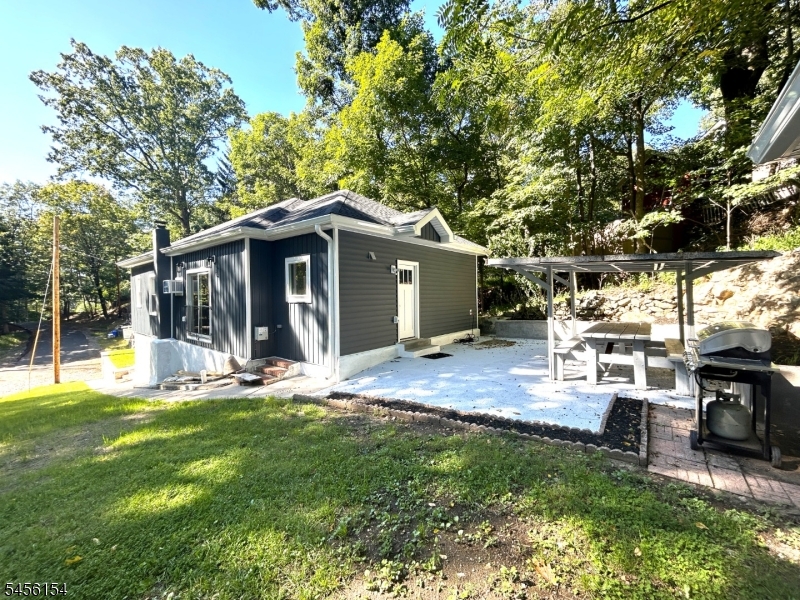 13 Maine St Property Photo 21