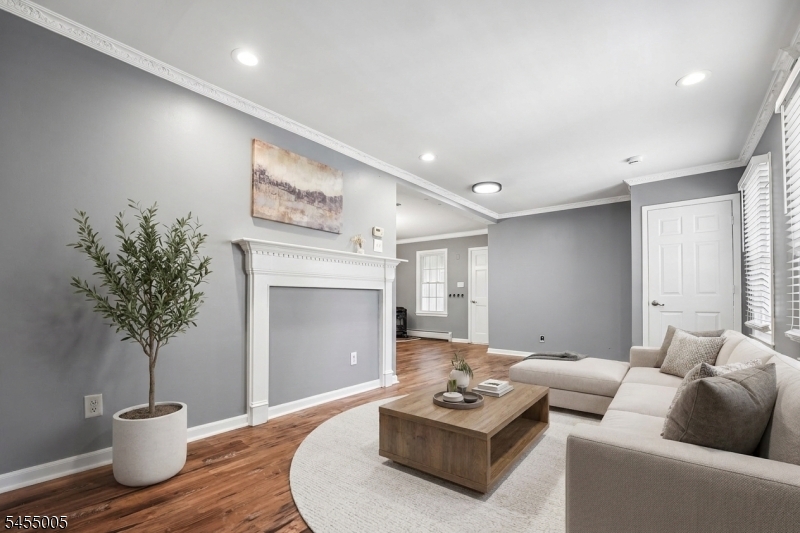 6 Woodlawn Ter Property Photo 1