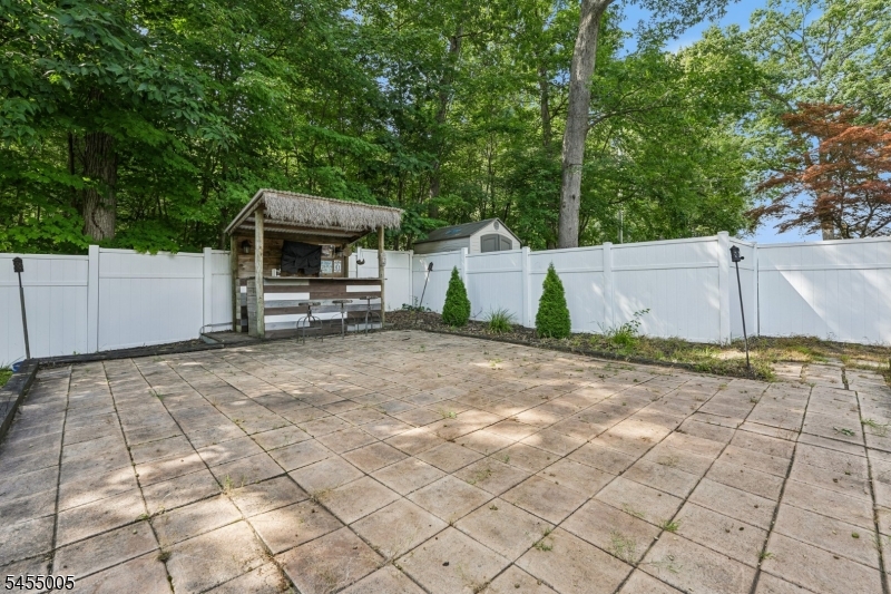6 Woodlawn Ter Property Photo 34
