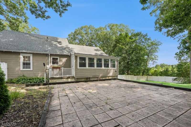 6 Woodlawn Ter Property Photo 35