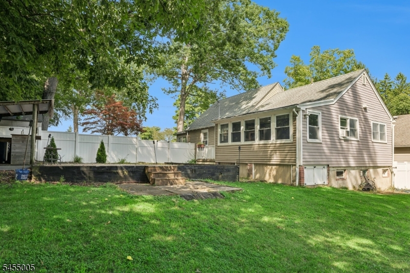 6 Woodlawn Ter Property Photo 36