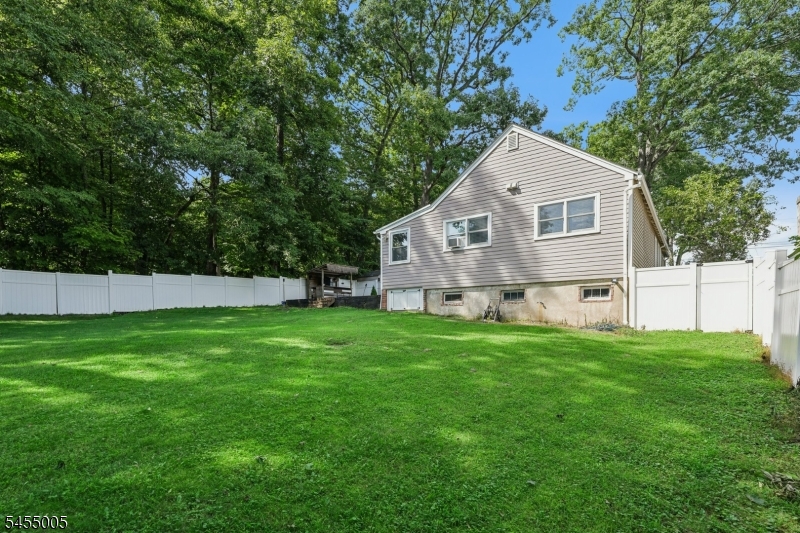 6 Woodlawn Ter Property Photo 37