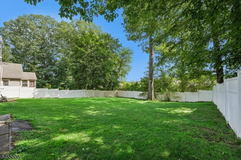 6 Woodlawn Ter Property Photo 40