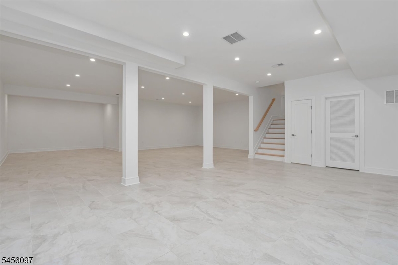 517 Lexington Ave Property Photo 23