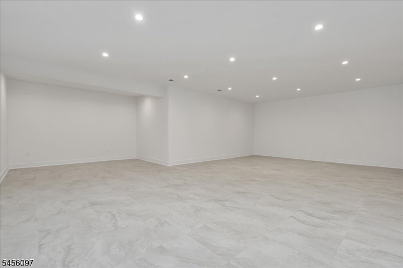 517 Lexington Ave Property Photo 24