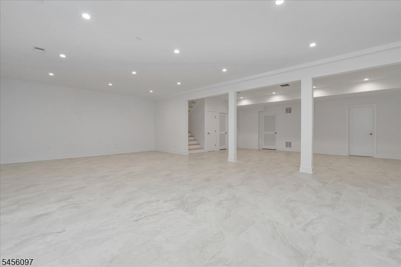 517 Lexington Ave Property Photo 26