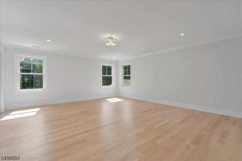 517 Lexington Ave Property Photo 27