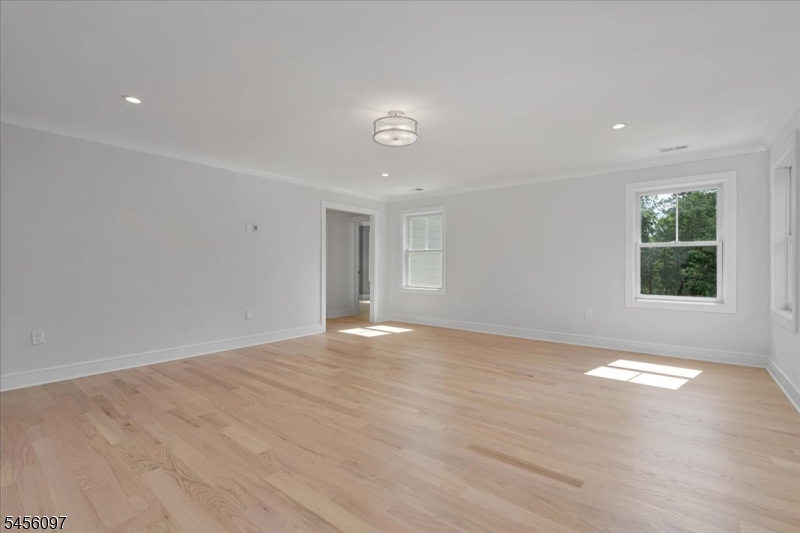 517 Lexington Ave Property Photo 28