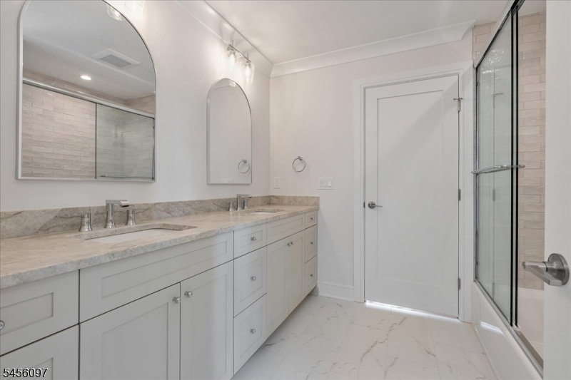 517 Lexington Ave Property Photo 35