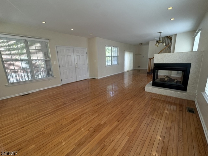 10 Park Sq Property Photo 5