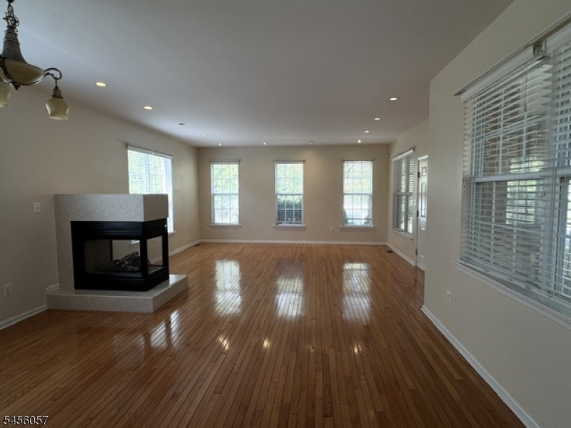 10 Park Sq Property Photo 6