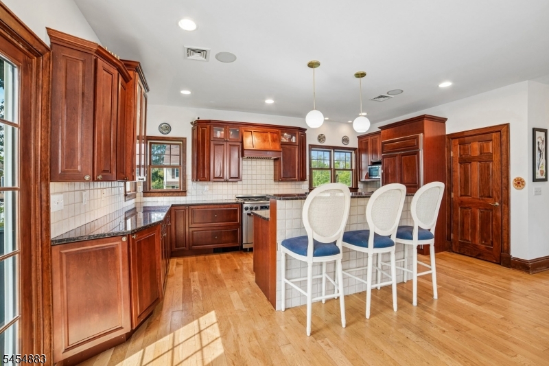 30 Groah Rd Property Photo 8