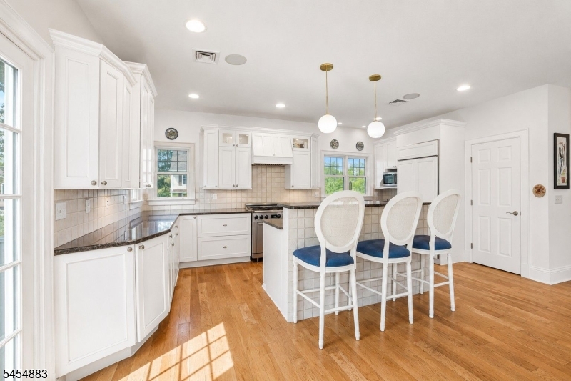30 Groah Rd Property Photo 12