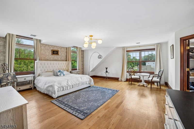 30 Groah Rd Property Photo 17