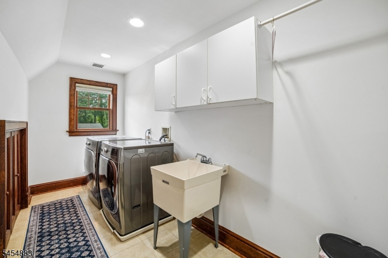 30 Groah Rd Property Photo 22