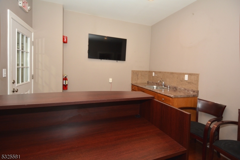90 Tyler Pl Property Photo 16