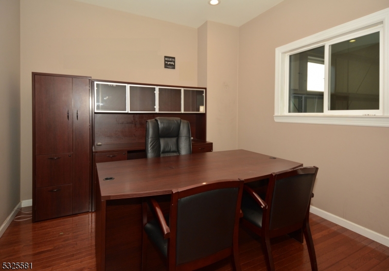 90 Tyler Pl Property Photo 18