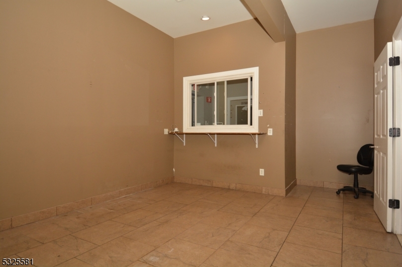 90 Tyler Pl Property Photo 11