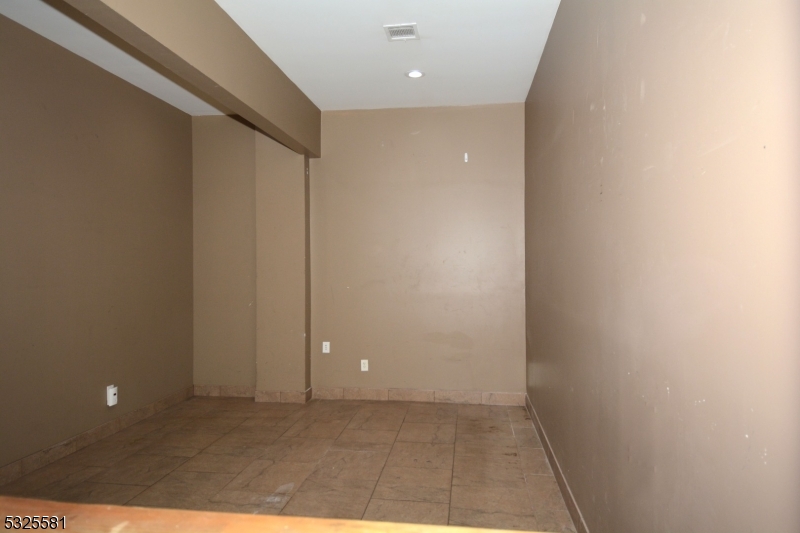 90 Tyler Pl Property Photo 12