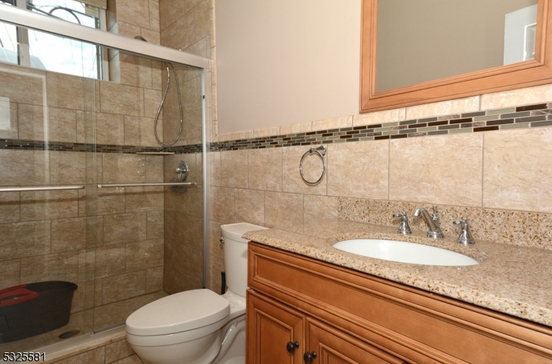 90 Tyler Pl Property Photo 19